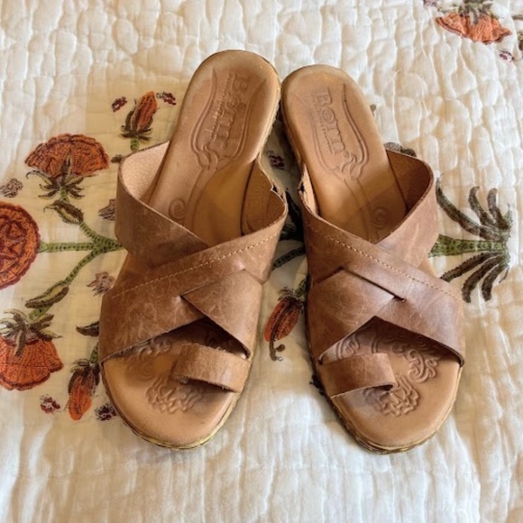 Born Shoes - Born Suede Toe-Loop wedge Sandals, 9, like new